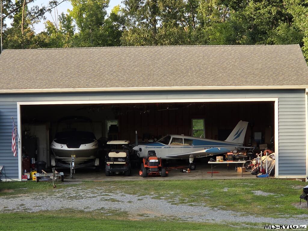 Neighboring House - 1683 Merifield Dr, Clarksville VA 23927