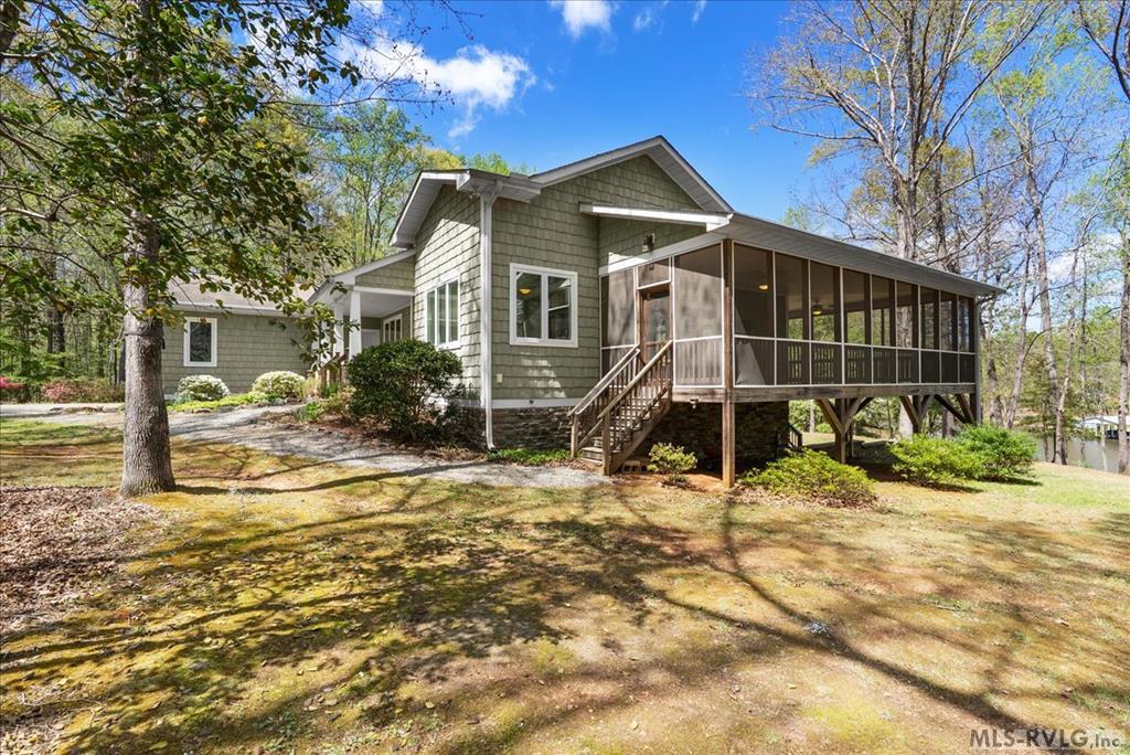 Huge lakeside screenporch! - 796 Tanglewood Drive, Bracey VA 23919