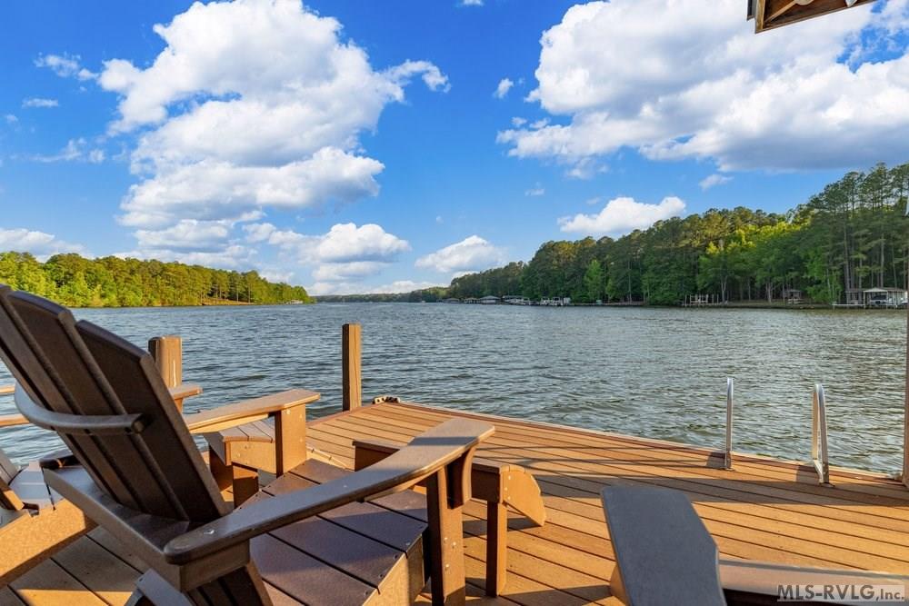 Dockside View, The calm, sheltered waters of Lizard Creek make it a top spot for wakeboarding, water-skiing, paddleboarding, and kayaking, all without the hassle of big wakes. - 381 West Bend Dr., Gasburg VA 23857