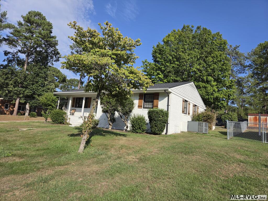 Residential/Vacation at 500 Raleigh Street, Roanoke Rapids NC 27870, photo 3 of 45