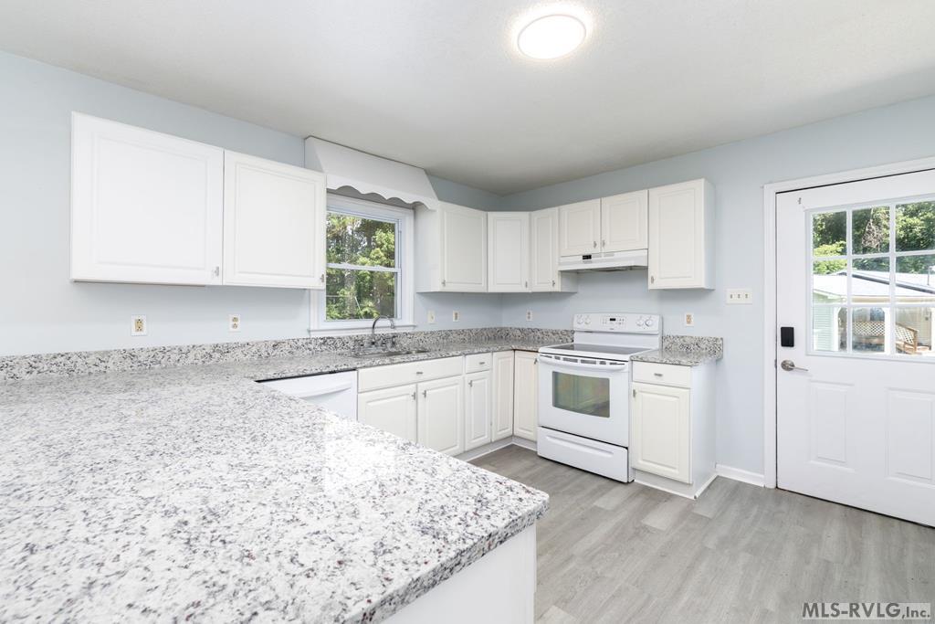 Residential/Vacation at 113 Parkside Ct, Littleton NC 27850, photo 5 of 58