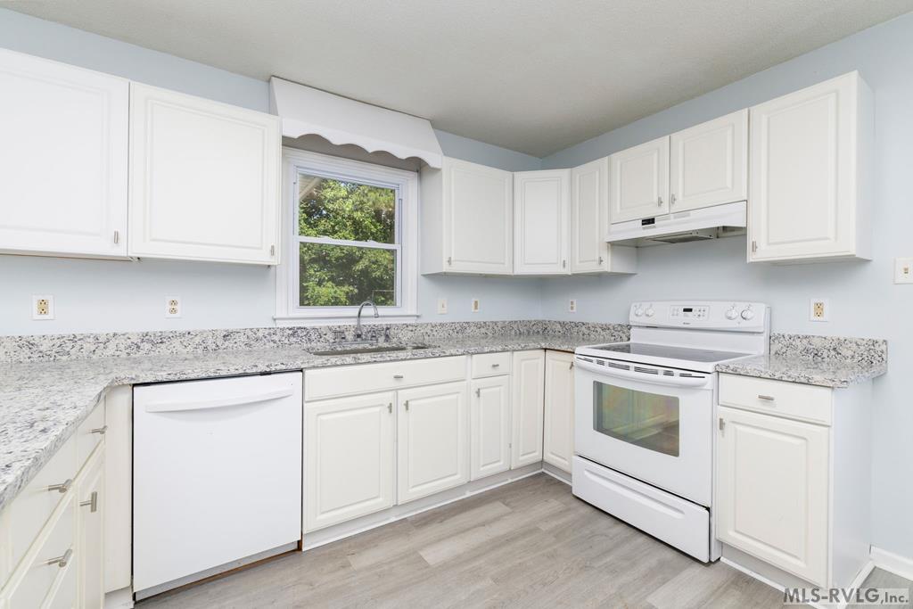 Residential/Vacation at 113 Parkside Ct, Littleton NC 27850, photo 7 of 58