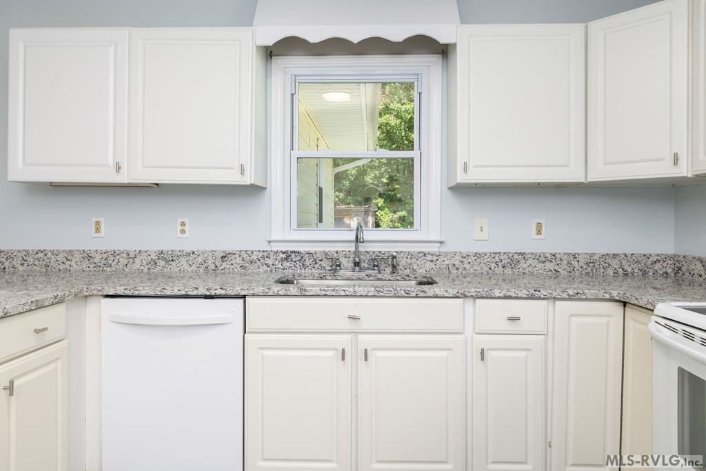 Residential/Vacation at 113 Parkside Ct, Littleton NC 27850, photo 8 of 58