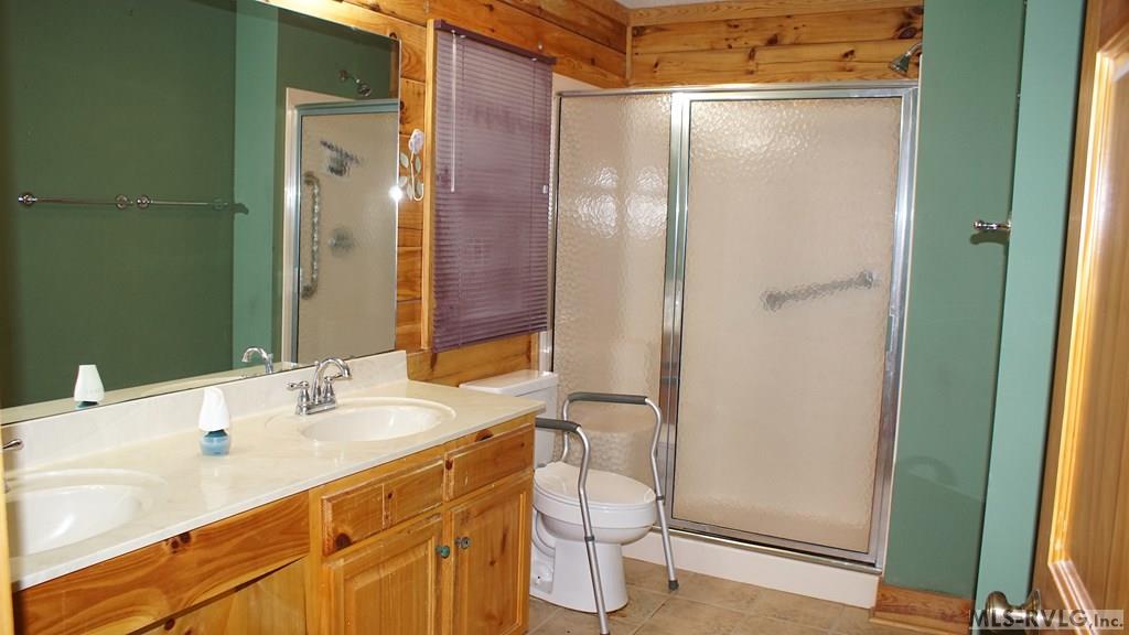 Master bath - 202 Waterside Dr, Henrico NC 27842