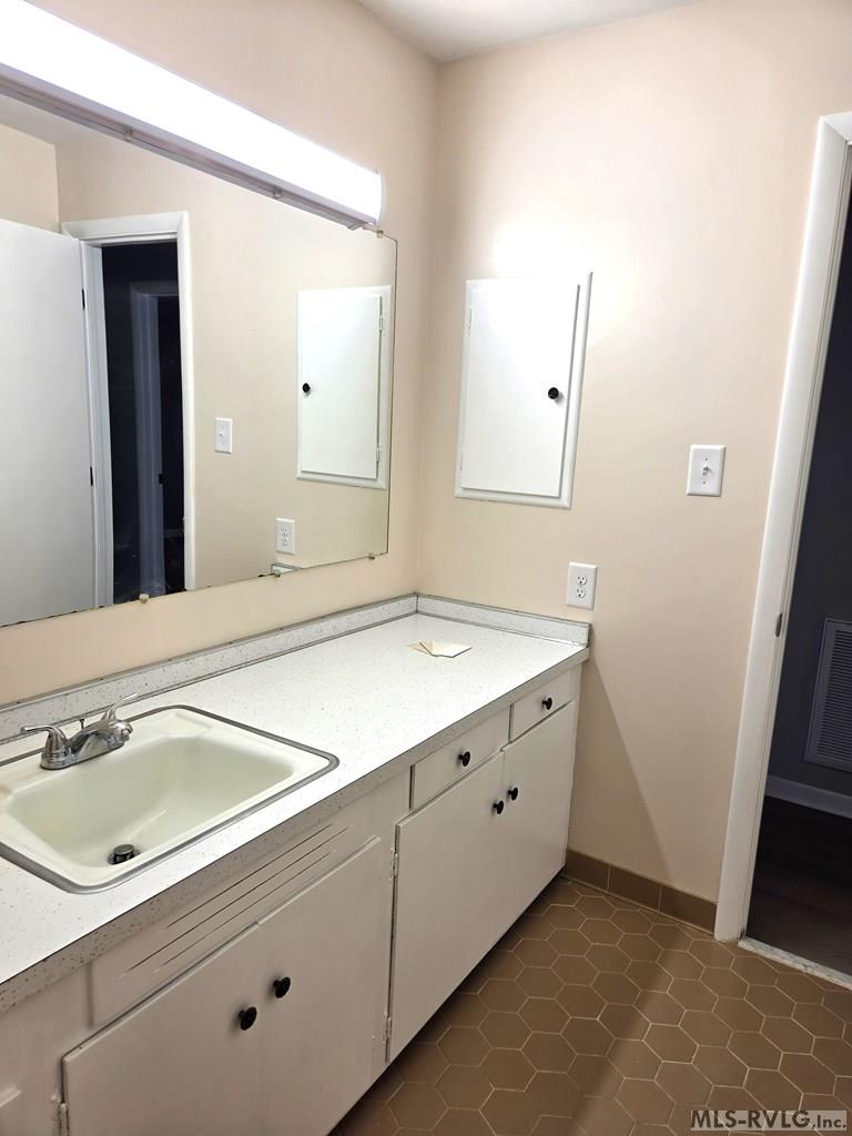MASTER BATHROOM C - 829 Allen Avenue, Roanoke Rapids NC 27870