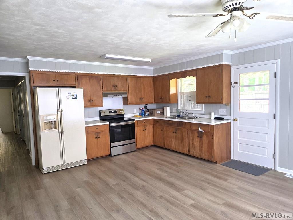 KITCHEN A - 829 Allen Avenue, Roanoke Rapids NC 27870
